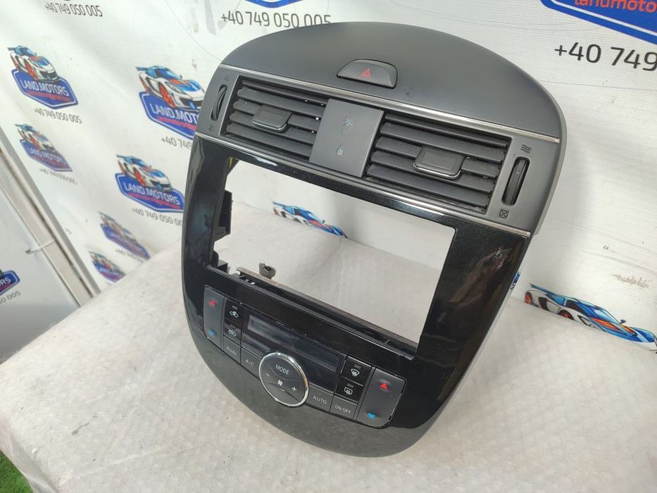 PANOU COMANDĂ CLIMA / CONSOLĂ CENTRALĂ + GRILE VENTILAȚIE NISSAN PULSAR (C13) 2014–2018 / COD OEM VPEASH-18D422-BB (5E2)