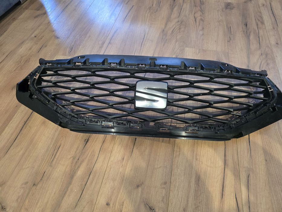 радяторна решетка LEON 4