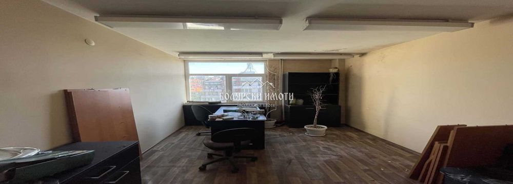 Етаж от административна сграда с 14 офиса