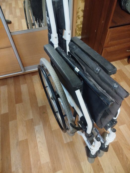 Продам инвалидное кресло