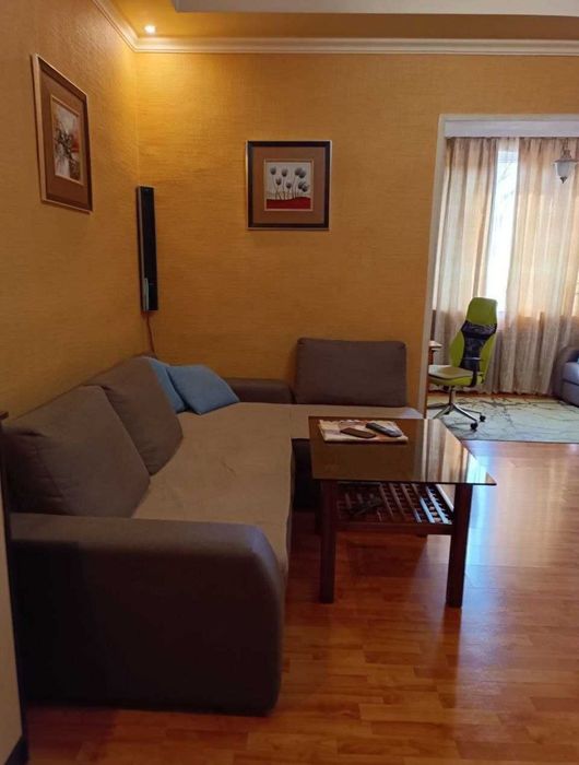 Квартира продаётся Чиланзар 1 квартал 2/4/4 высокопотолочка торговый ц