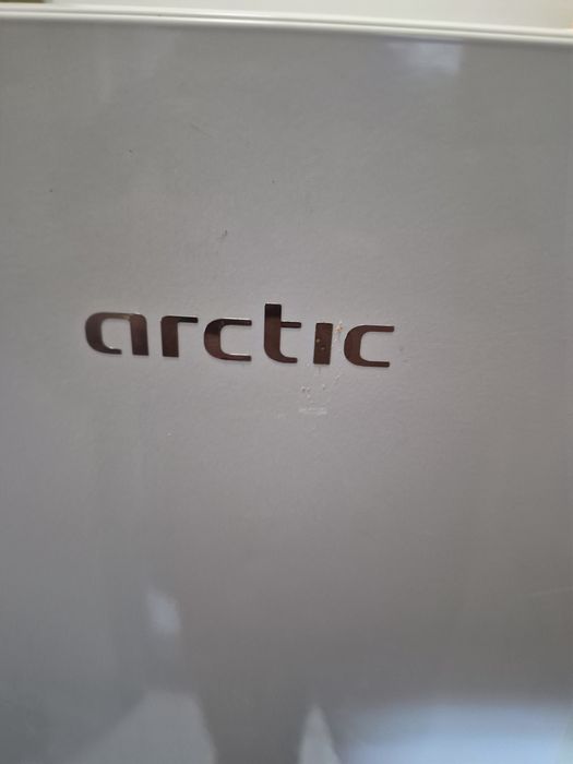 Vănd  frigidsr artic  ii aproape nou este fuctional