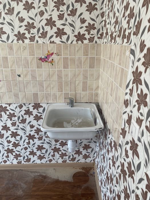 Срочно продам   комнату в общежитии