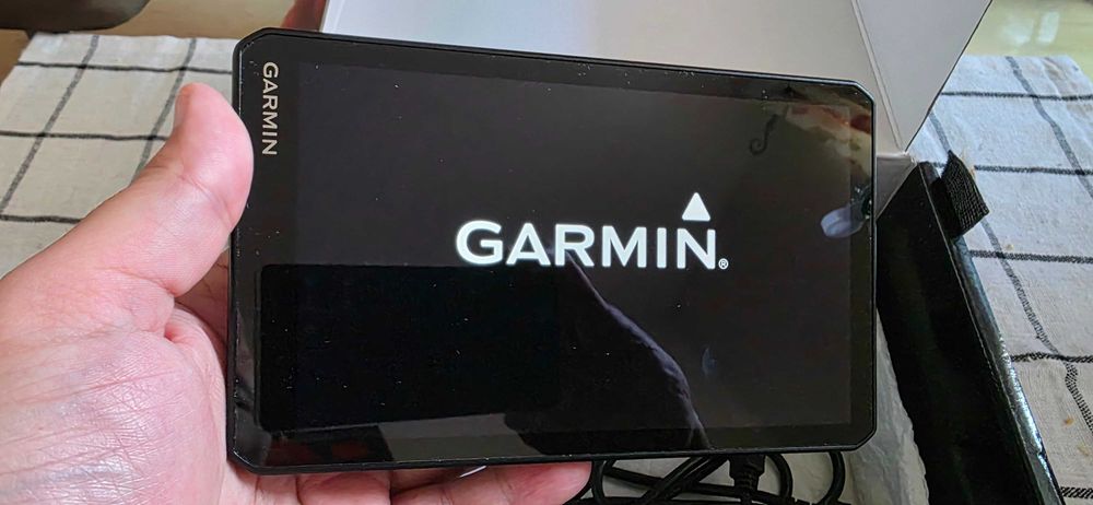 Навигация за камион Garmin Dezl 700 7 инча най новите карти за цяла Европа и Турция пълен комплект работи с Фротком Frotcom