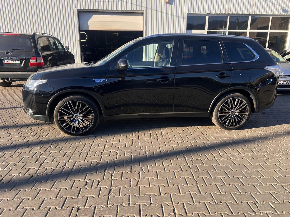 Jante 20’ cu anvelope de vara Mitsubishi
