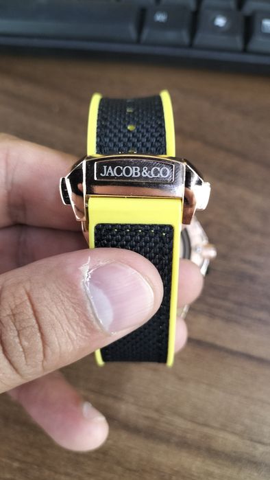 Продам часы новые Jacob & CO