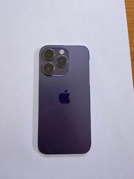 Продам сотовый телефон apple 14pro