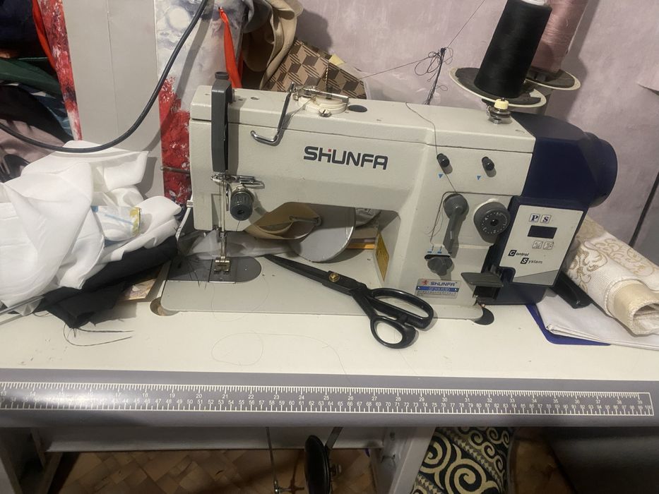 Продам швеную машинку  шумфа 2 в 1 зигОверлок jaguar .и распешавалка .