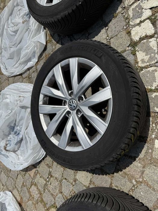 4бр. комплект джанти със зимни гуми Michelin 215/55/17 и джанти 7J/17H2 ET38 5x112