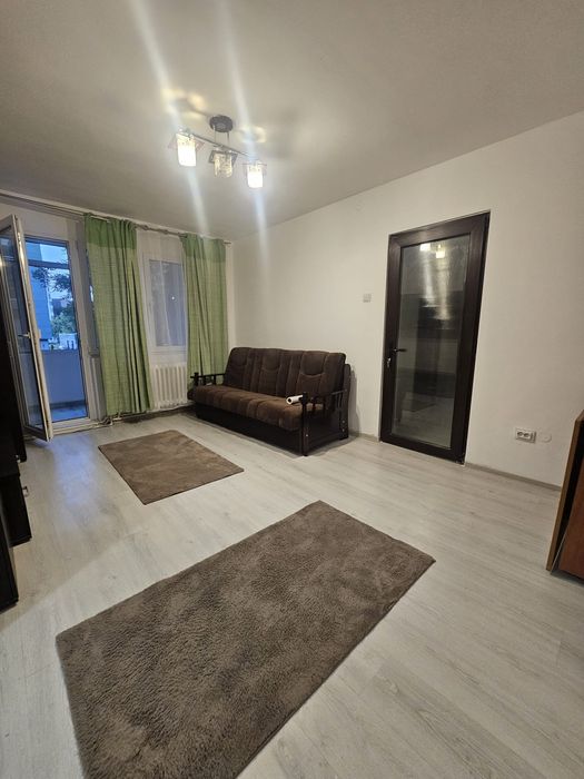 Apartament 2 cam. proaspat renovat, complet utilat, et. 1-Podul de Piatra-vizavi de cladirea NOC