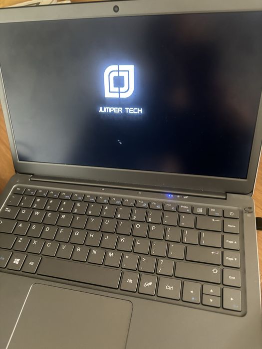 Laptop Jumper Windows 10 in folie