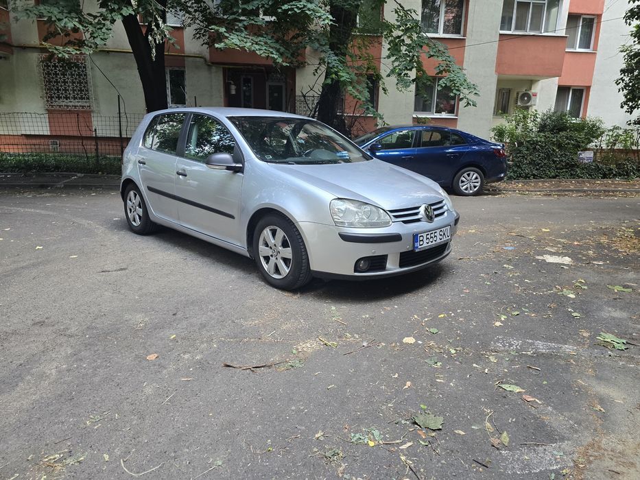 Vând Golf 5 din 2007, foarte întreținut (funcționează impecabil)