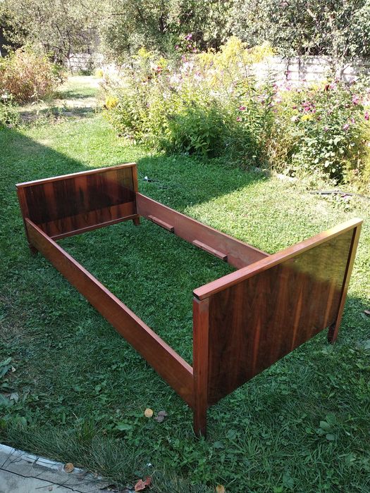 Продам кровать из дерева