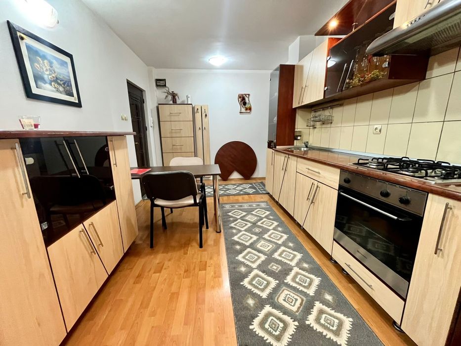 Închiriez apartament 2 camere decomandat