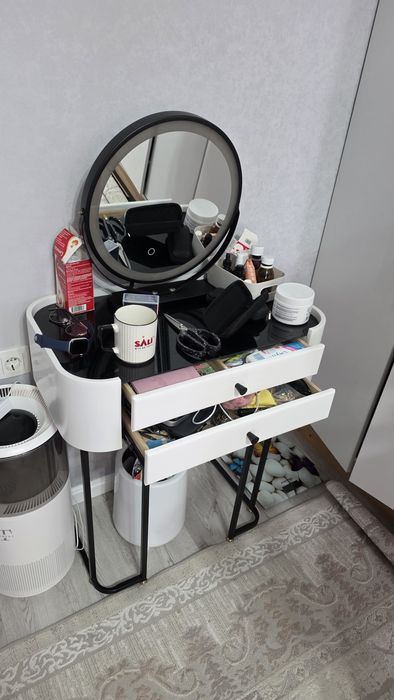 Стол и стул  для касметике