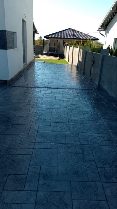 Decorațiuni din beton amprentat curti gradin garduri case scari