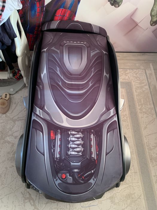 Детская кровать-машинка