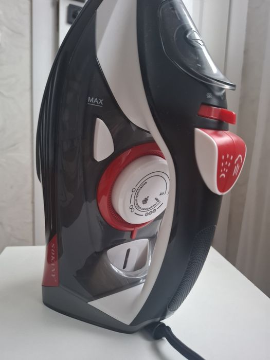 Продаю утюг Sokany