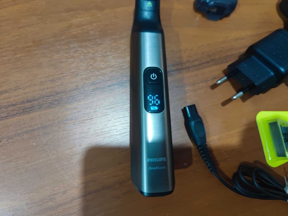 Тример PHILIPS One Blade PRO QP6520 чисто нов