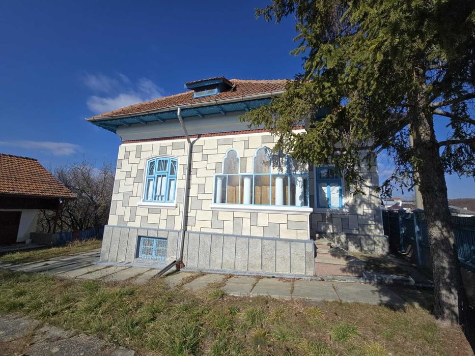 CASA D+P+M, Babana (Slatioare) + teren si padure, la 11km de Pitesti