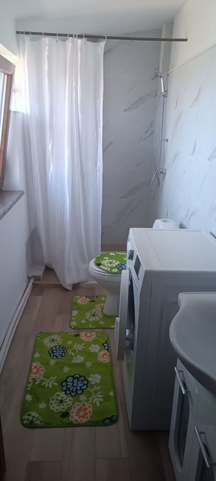 Închiriez apartament la casa cu intrare separat