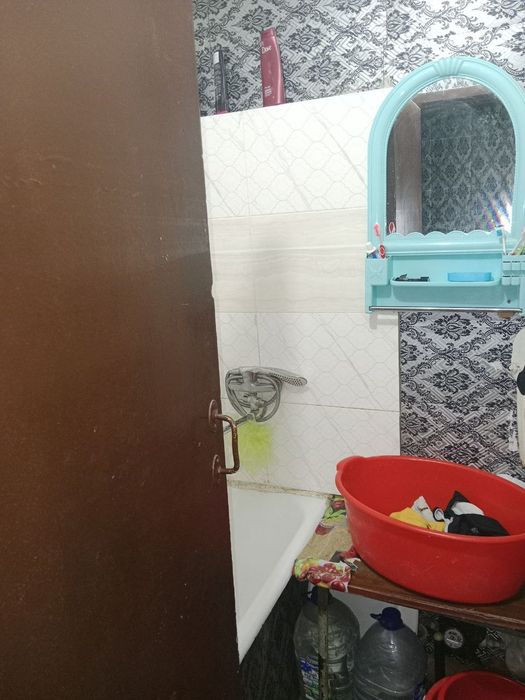 Марказда 2 хонали квартира сотилади, наваида аркадан кирганда