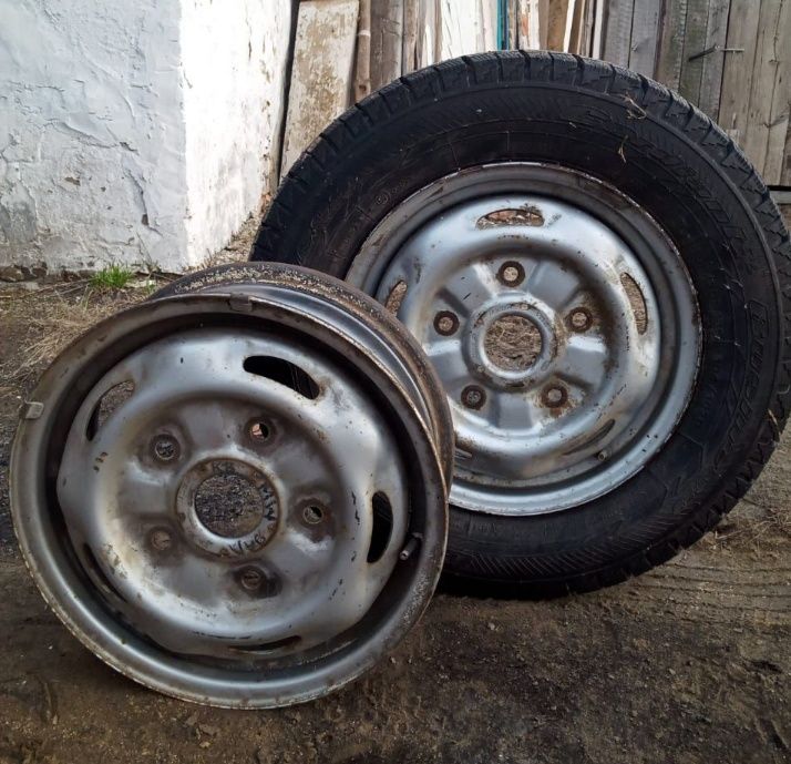 Продам шины на Форд