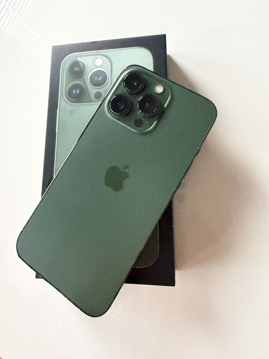Iphone 13 PRO GREEN 128 GB със 6 кейса
