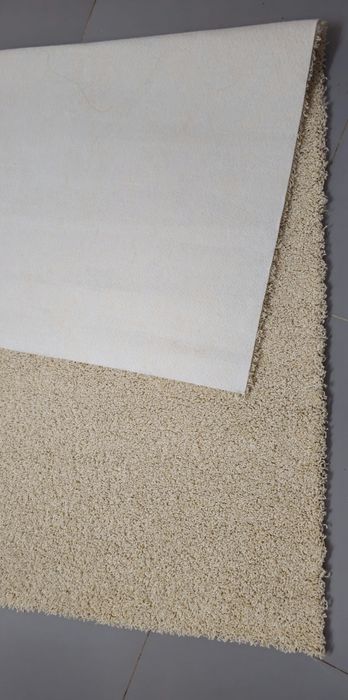 Ковер кремового цвета б/у 200×200