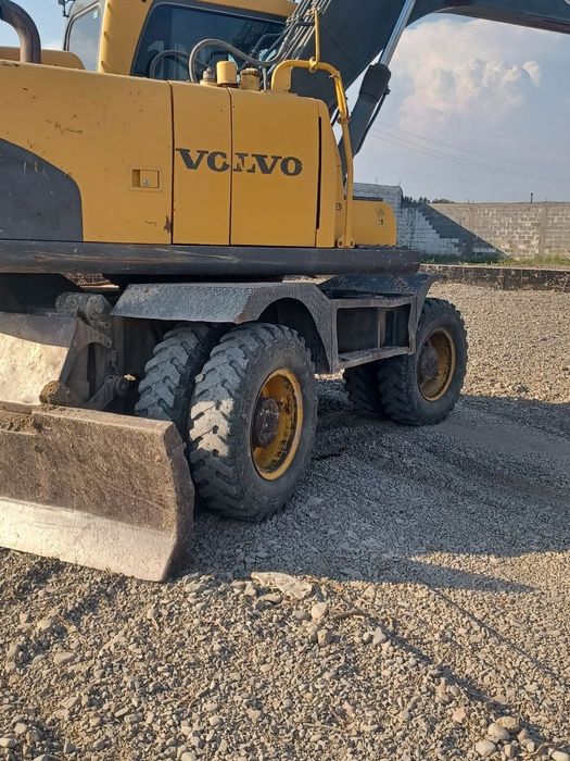 Volvo 145 Holati ideal xolatda
Mator moy yemedi karobka nasos soz