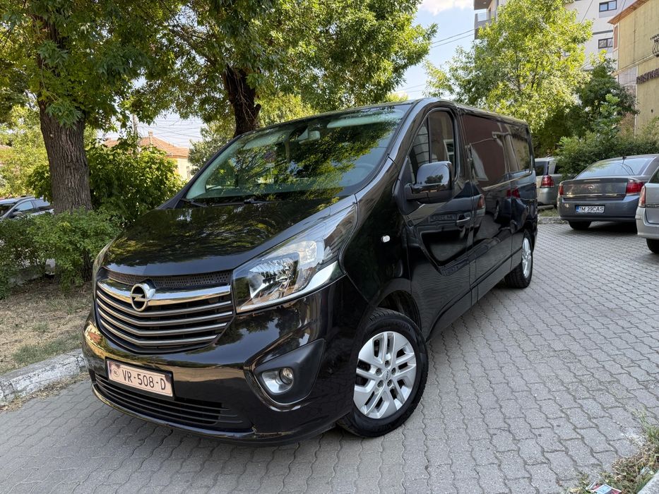 Opel Vivaro mod Extra lung 2016 climatronic,Navi,camera marsalier, impecabil !