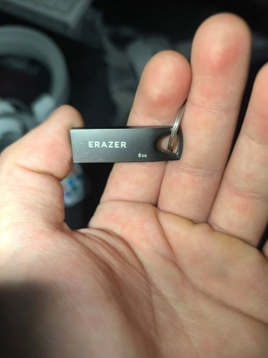 Флешка 8гб полностью новая