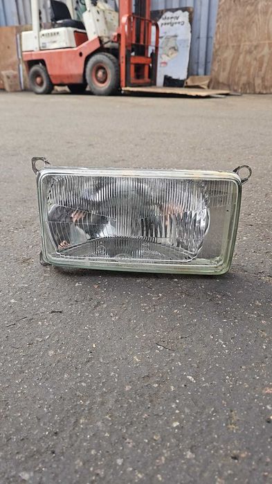 Фара на Audi 80 Фара на Audi 80