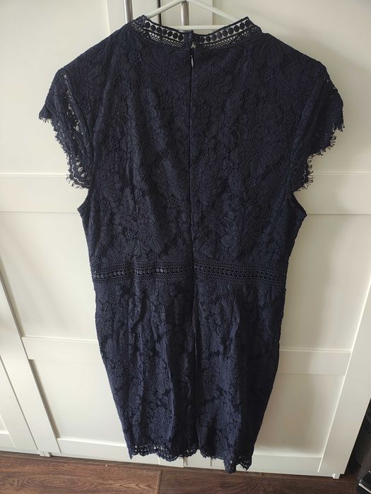 Тъмно синя дантелена рокля H&M