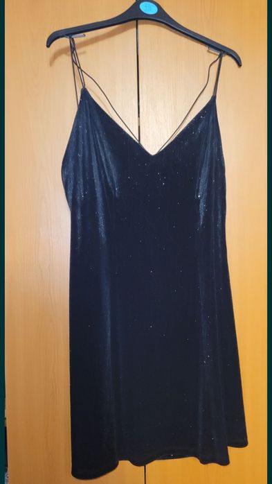 Vând rochii mărimea M și L