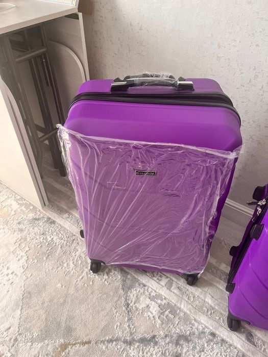 Продам комплект чемоданов