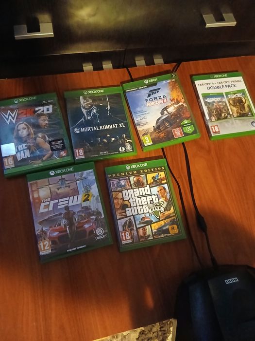Vând Xbox one cu tot cu jocuri în afara de forza  în rest  tot  sau la schimb cu un cross sau scuter  sau negociabil