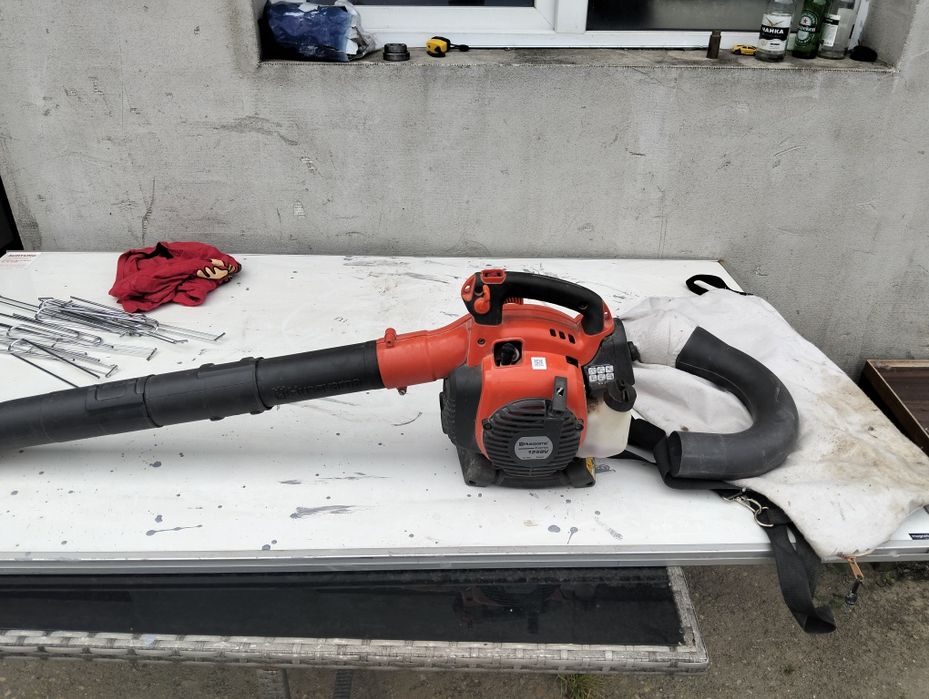 Suflanta și aspirator frunze cu tocător și sac