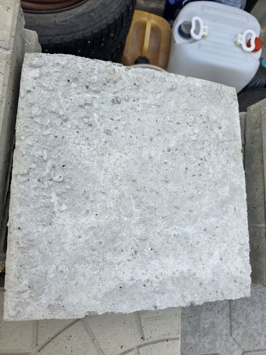 Vând pavele din beton