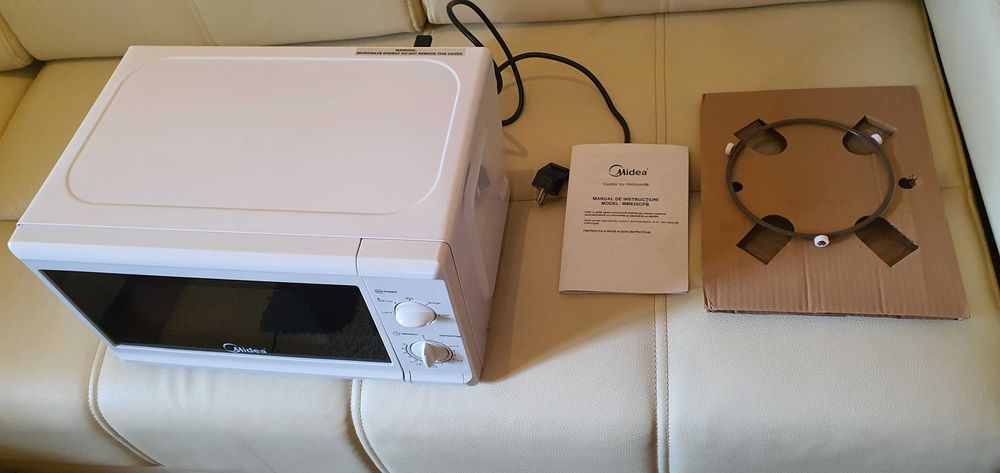 Cuptor cu microunde Midea MM820CPB
