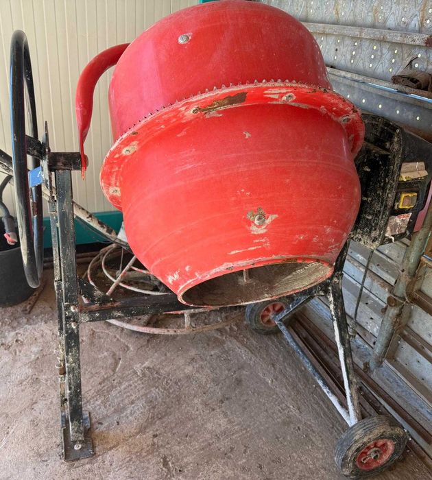 Inchiriez diverse scule pentru constructii, pret avantajos !