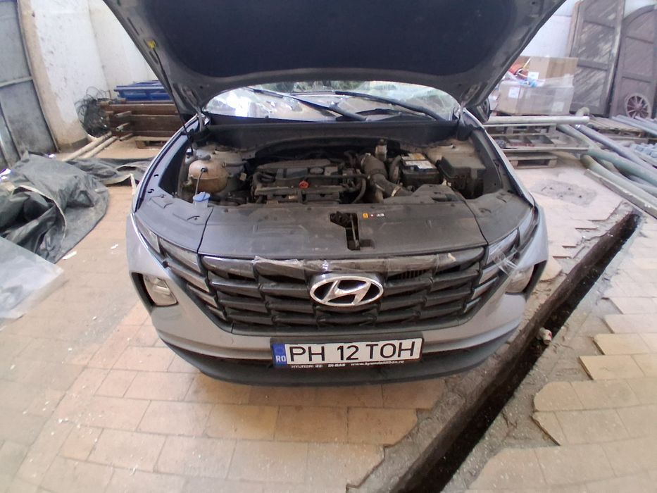 Tucson avariat motorul pornește cutia este ok