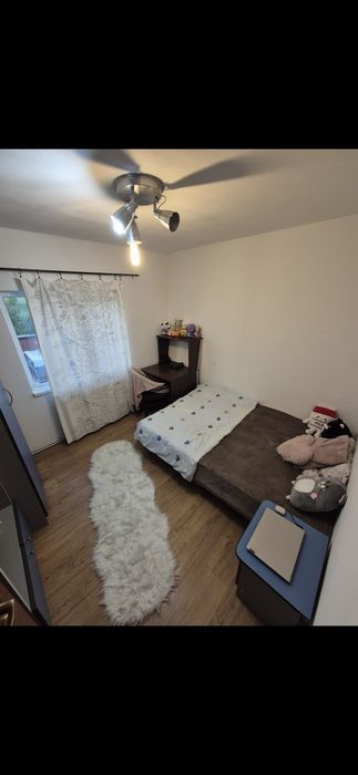 Inchiriez apartament 4 camere