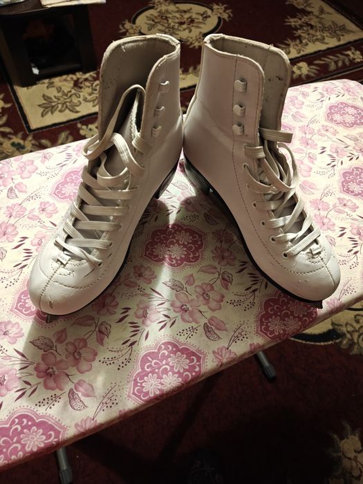 Продам   коньки.