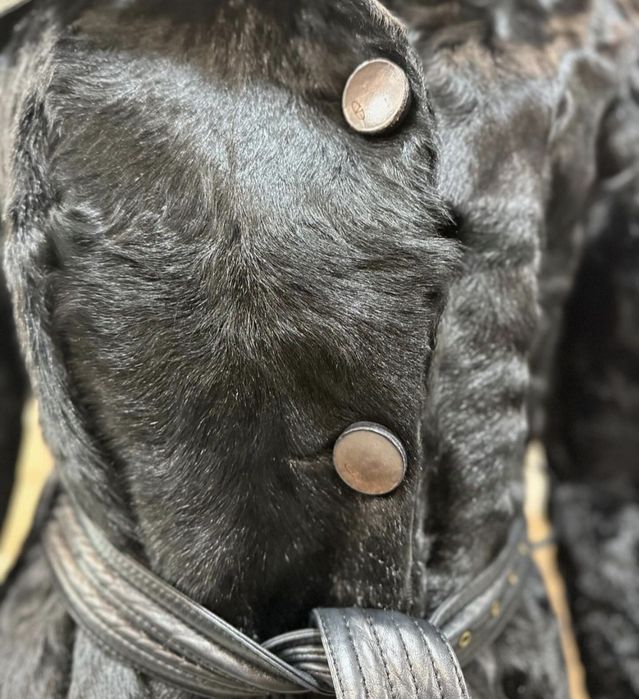 Срочно продам шубу Valentino оригинал ,мех ягненка