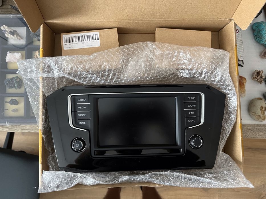 Оригинален Екран от пасат B8 с рамка Пиано лак