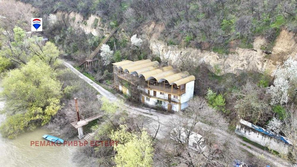 Продава се Хотел в Русе, Долапите - 521 кв.м за 261 €/кв.м - Снимка #12