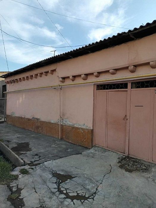 Farobiy ko'chasida 2 xonali 231 kvadratli xonadon srochno sotiladi