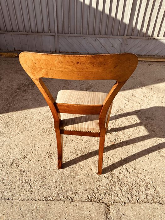 Антикварен стол от началото на ХХ век – масивно дърво