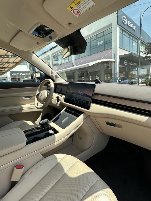 AITO M7 — oilaviy va biznes uchun ideal avtomobil.